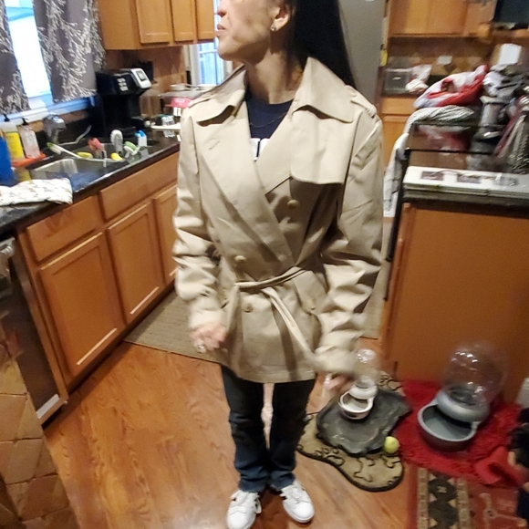 Short Rain/Trench Coat - Picture 1 of 4